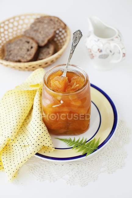 Frasco aberto de geleia de melão — Fotografia de Stock