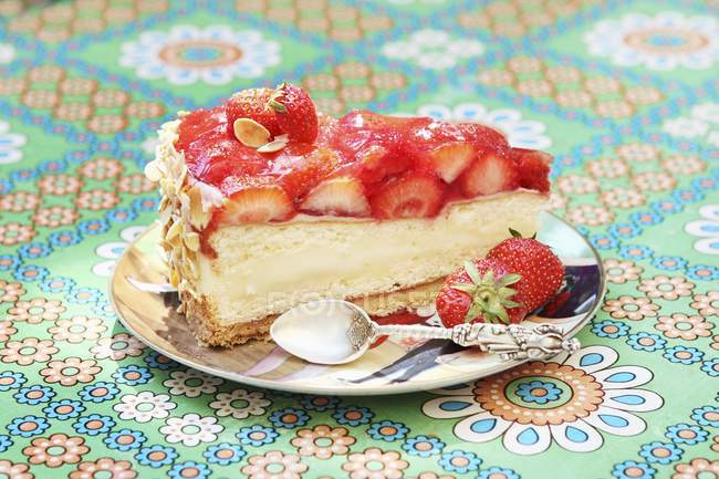 Slice of strawberry cheesecake — Stock Photo