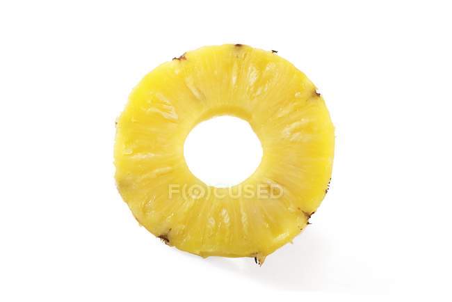 Fetta di ananas su bianco — Foto stock
