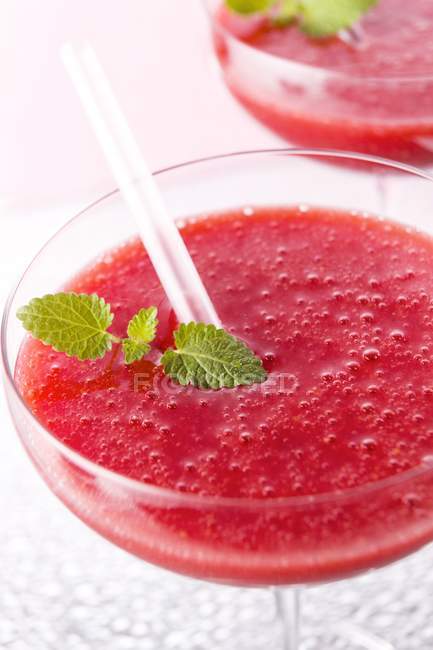 Strawberry Margaritas with mint leaves — Stock Photo
