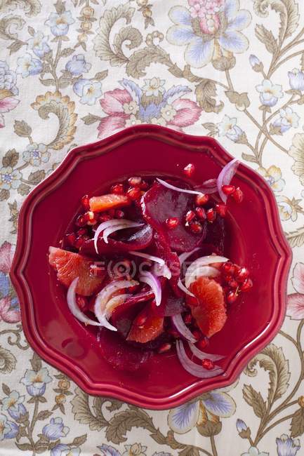 Beetroot carpaccio with pomegranate and grapefruit over tablecloth — Stock Photo