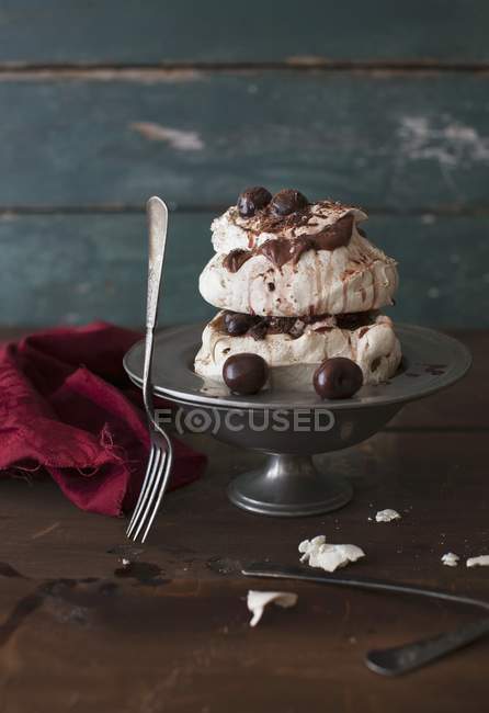 Mini Black Forest pavlovas on black cake stand with fork — Stock Photo