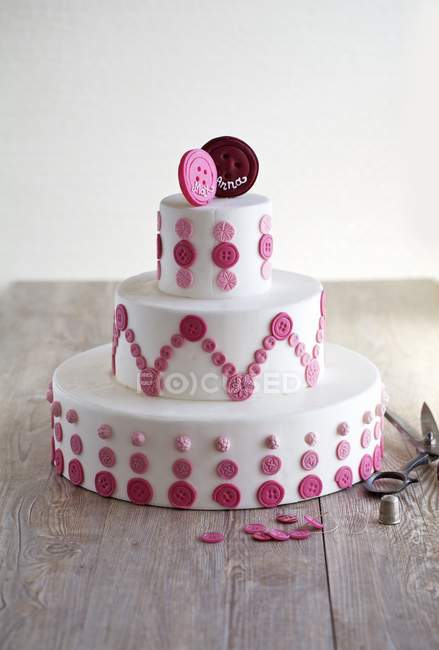 Весільний торт з дизайн кнопки — стокове фото