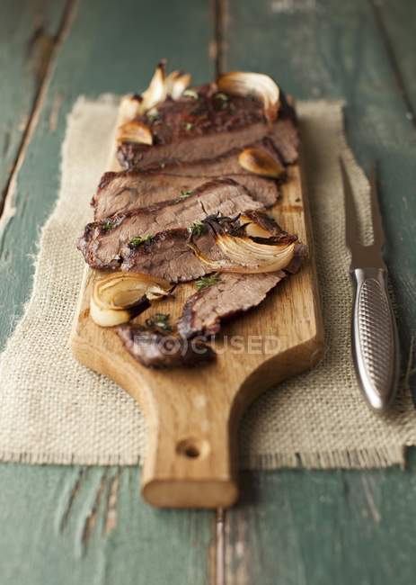 Steak de flanc tranché — Photo de stock