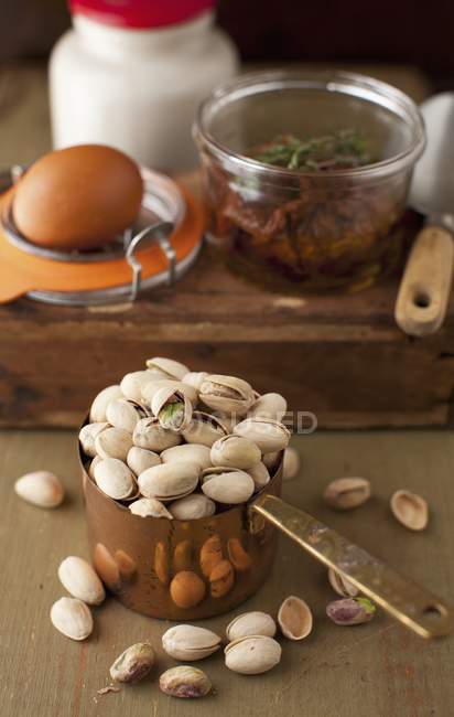 Pistachios in Measuring Cup — Stock Photo