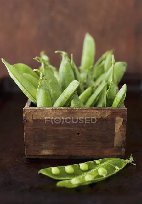 Pea Pods in a Box — Stock Photo