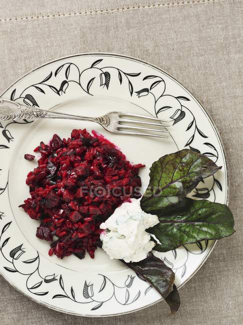 Beetroot risotto with ricotta — Stock Photo