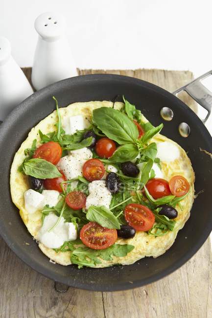 Omelette with tomatoes and mozzarella — Stock Photo