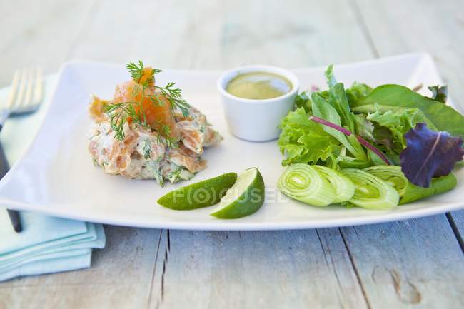 Salmon salad with wasabi and lettuce — Stock Photo