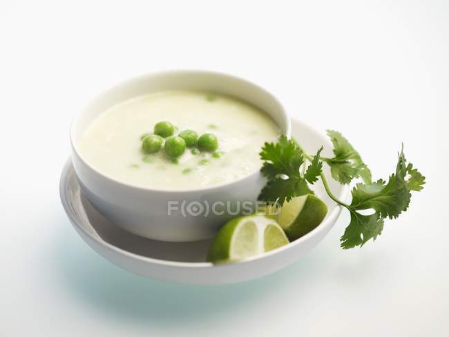 Кремовый гороховый суп — стоковое фото
