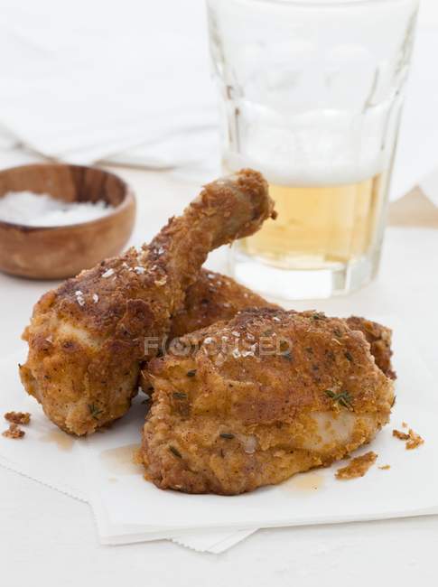 Jambes de poulet panées — Photo de stock