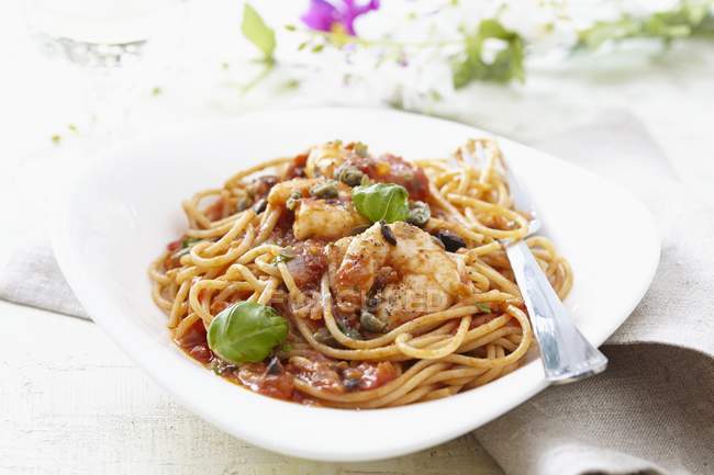 Spaghetti con gamberetti — Foto stock