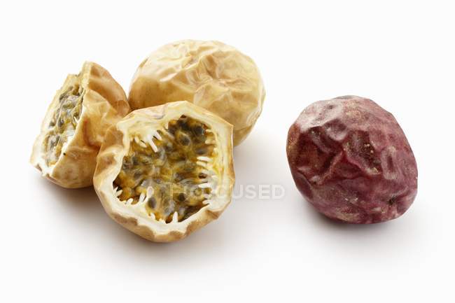 Fresh Red and yellow passion fruits — Stock Photo