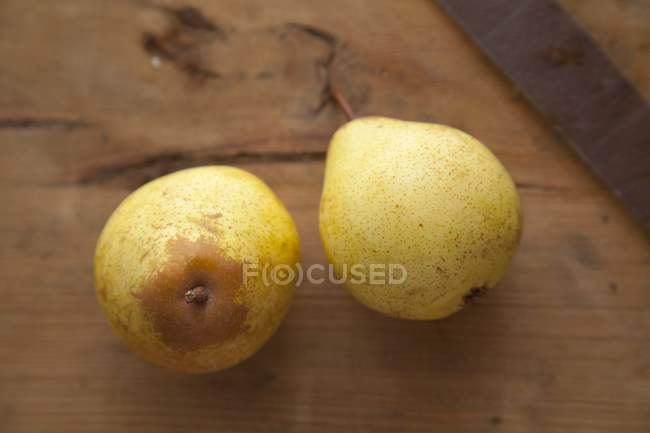 Poires jaunes fraîches — Photo de stock