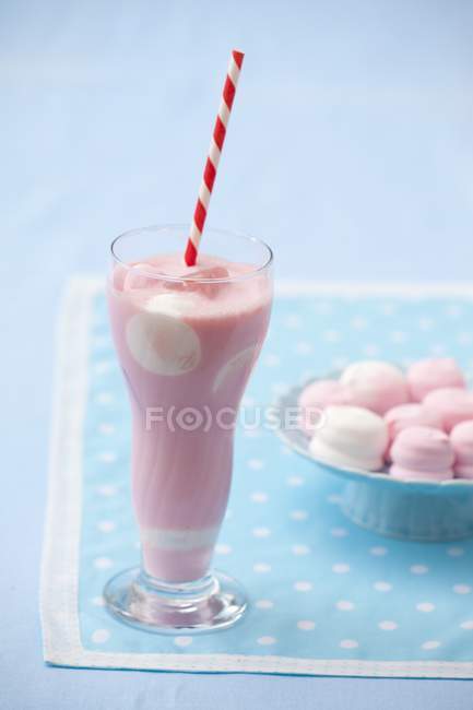Strawberry milkshake in glass — Stock Photo