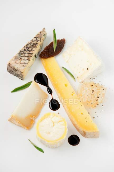Cheese plate with fig chutney — Stock Photo