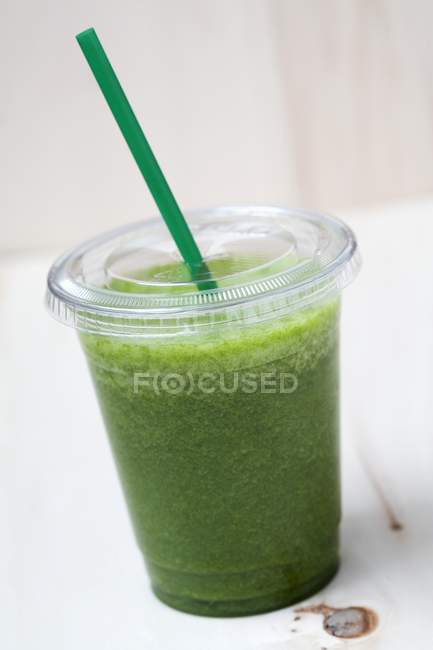 Reen smoothie with spinach — Stock Photo