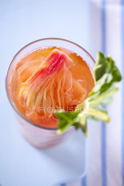 Closeup top view of stewed rhubarb and leaf in glass — Stock Photo