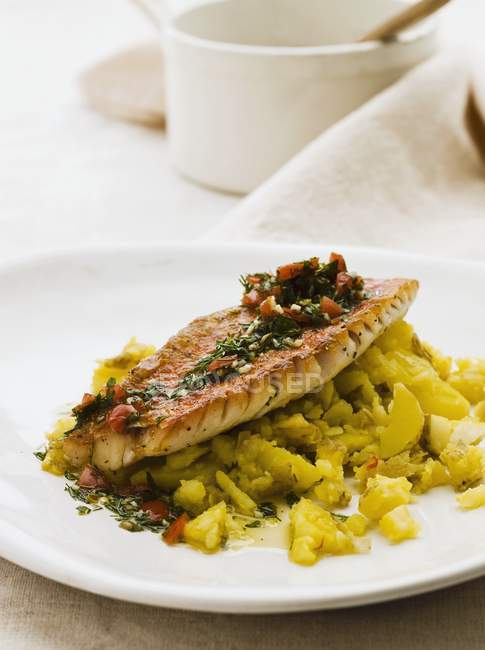 Red mullet with saffron potatoes — Stock Photo