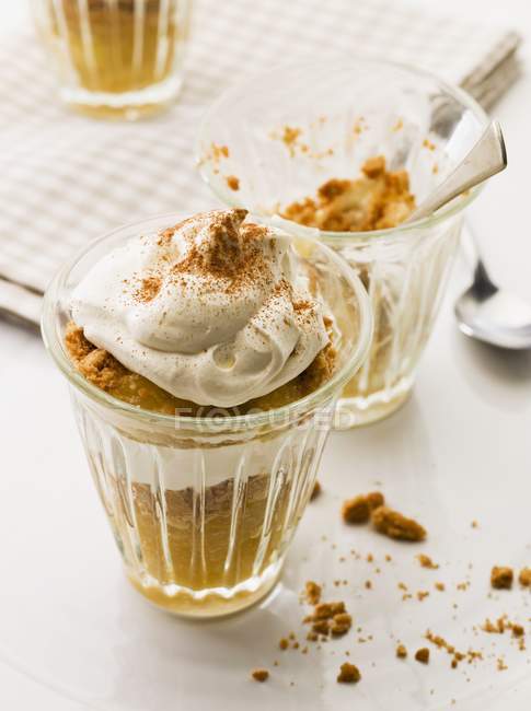 Closeup view of apple trifle with cream in glasses — Stock Photo