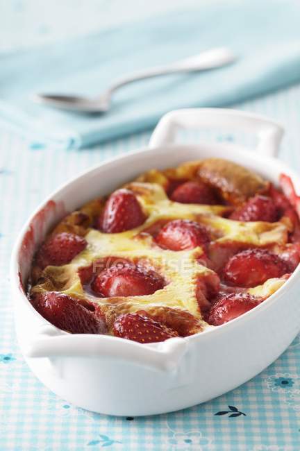 Closeup view of strawberry Clafoutis in the baking dish — Stock Photo