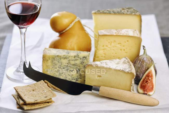 Tipi assortiti di formaggio — Foto stock