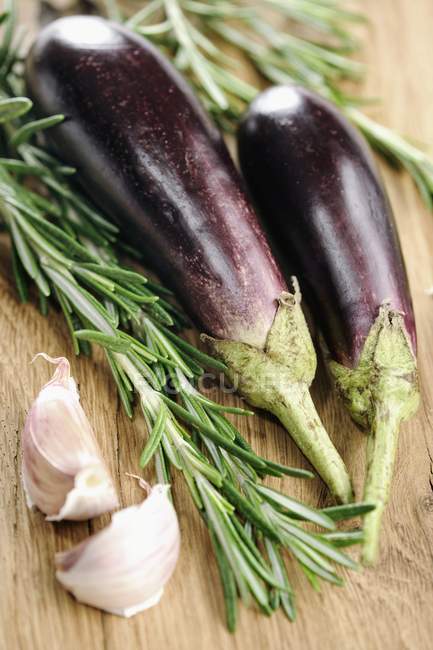 Aubergines with rosemary and garlic — Stock Photo