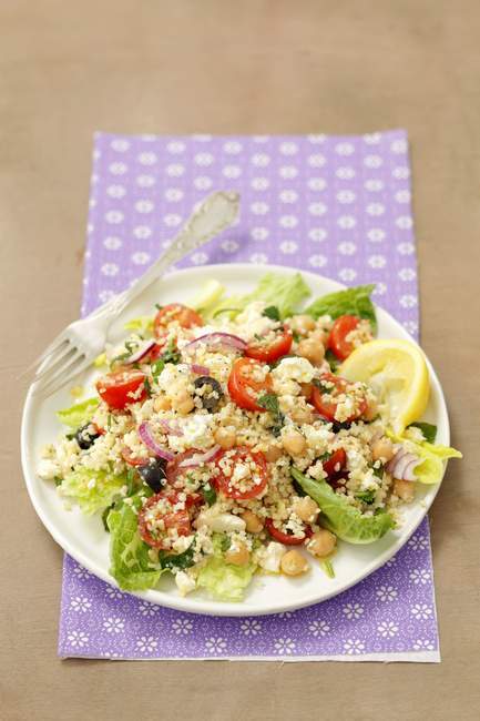 Salade de bulgur aux pois chiches — Photo de stock