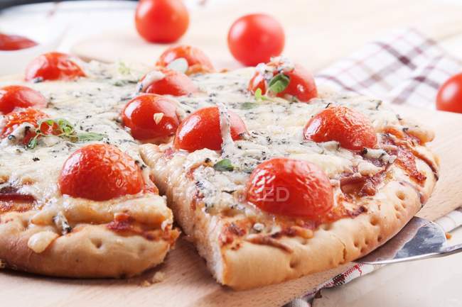Pizza with blue cheese — Stock Photo