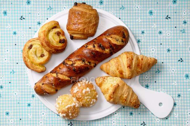 Top view of pains aux raisins with chouquettes and croissants — Stock Photo