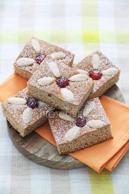 Gingerbread with cherries and almonds — Stock Photo