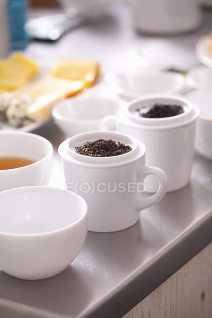 Hojas de té sobrantes - foto de stock