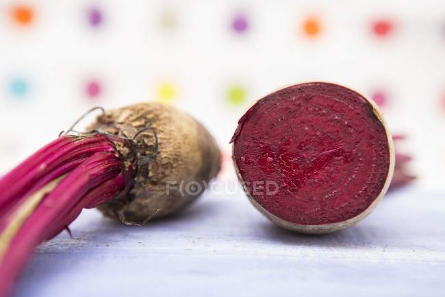 Whole and halbed Beetroot — Stock Photo