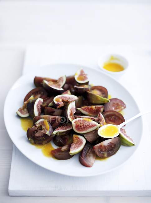 Tomato salad with figs — Stock Photo