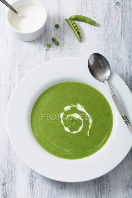 Pea soup with sour cream — Stock Photo