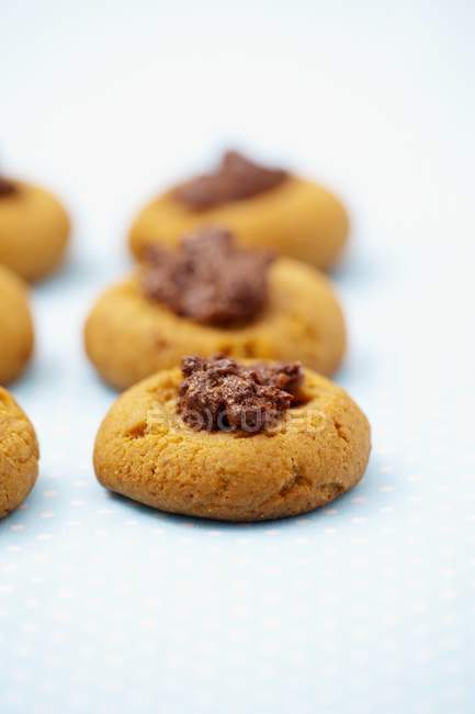 Biscoitos de manteiga com mousse de chocolate — Fotografia de Stock