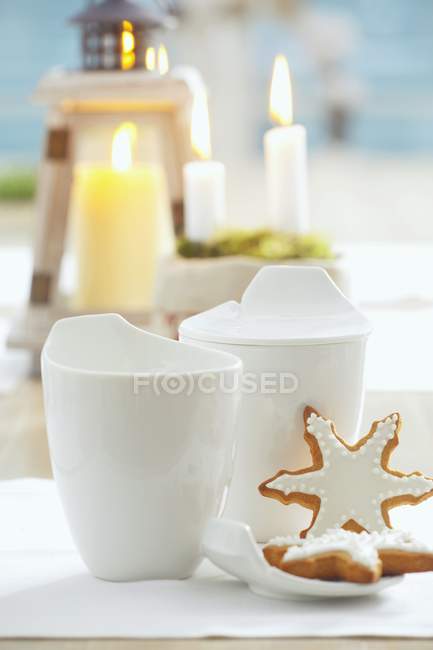 Gingerbread stars with icing — Stock Photo