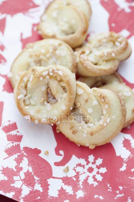 Cream pretzels with brittle — Stock Photo