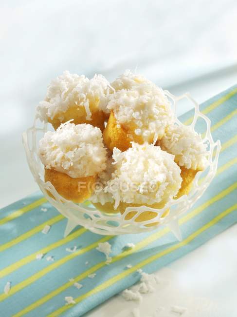 Muffins with vanilla buttercream — Stock Photo