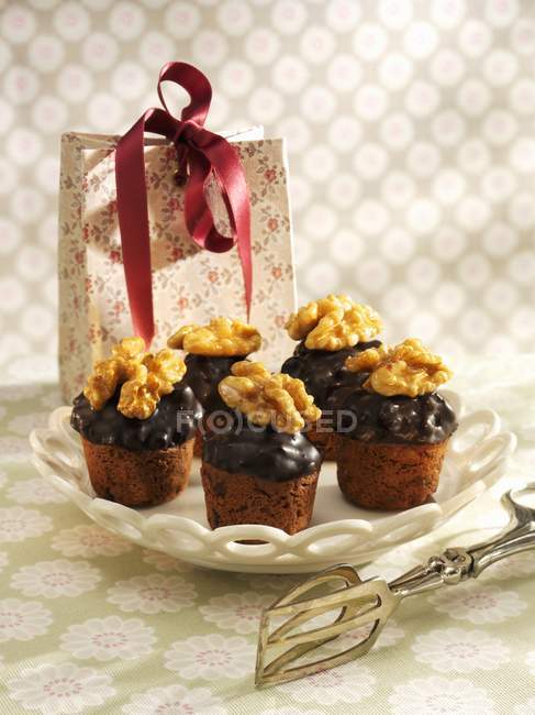 Muffins with chocolate icing — Stock Photo