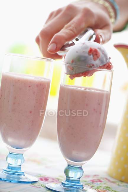 Strawberry ice cream — Stock Photo