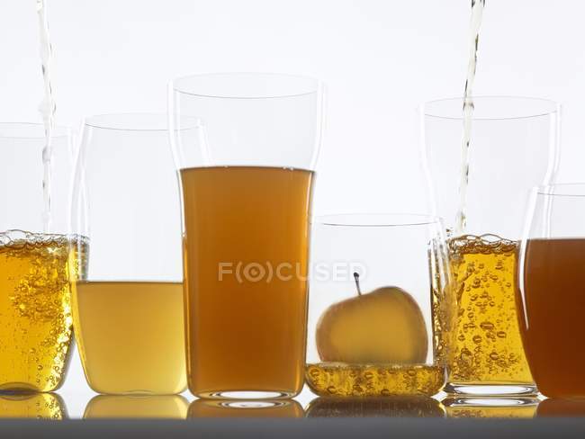 Clear and cloudy apple juices — Stock Photo