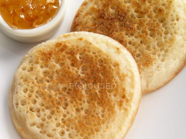 Closeup view of two crumpets with marmalade — Stock Photo