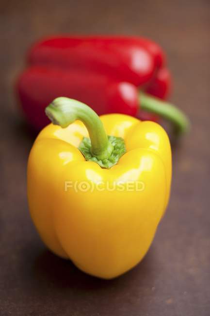 Pimentos amarelos e vermelhos — Fotografia de Stock