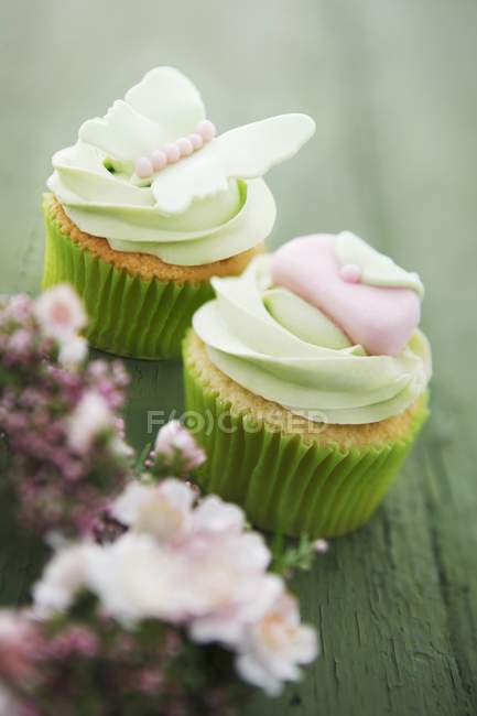 Cupcakes with green icing — Stock Photo