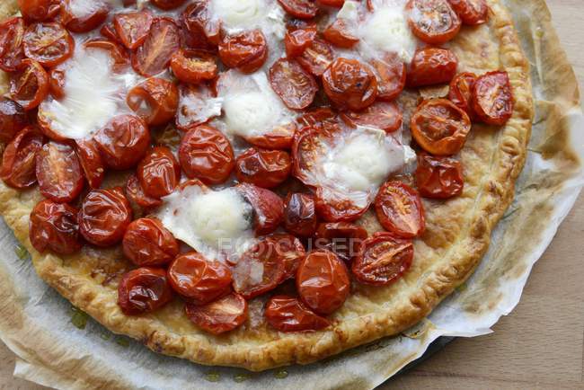 Torta de tomate com mussarela — Fotografia de Stock