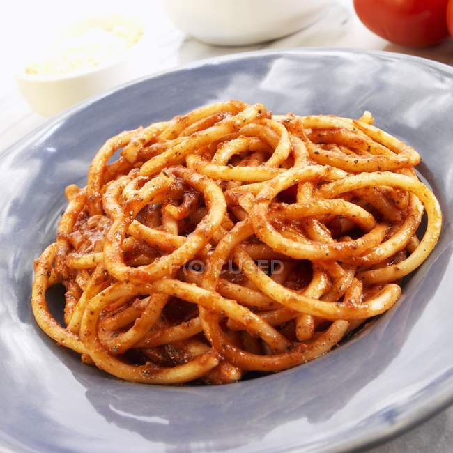 Spaghettoni pasta with marinara sauce — Stock Photo