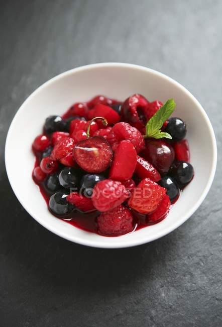 Assorted berry dessert — Stock Photo