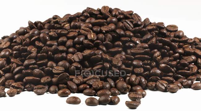 Französisch geröstete ganze Kaffeebohnen — Stockfoto