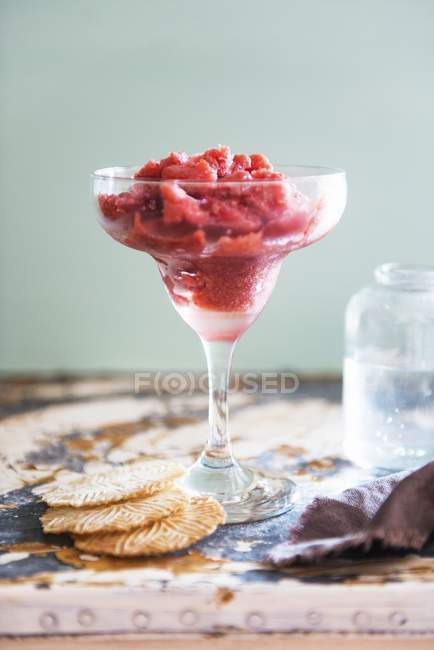 Berry sorbet in glass — Stock Photo